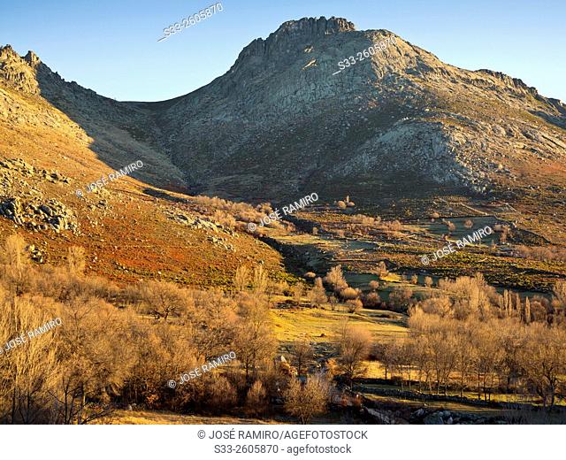 Cabrera cliff in the Sierra de la Paramera. Navandrinal. Avila. Castilla Leon. Spain. Europe