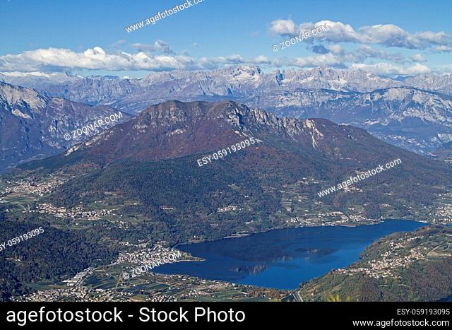Vom Gipfel des Pizzo di Levico aus kann man einen herrlichen Blick auf das Valsugana mit dem Caldonazzosee genießen