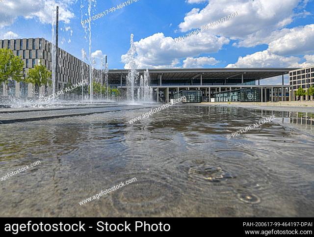 17 June 2020, Brandenburg, Schönefeld: A fountain is splashing in front of the terminal of Berlin Brandenburg Airport Willy Brandt (BER)