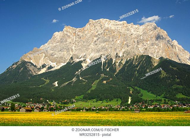 Zugspitze im Ehrwalder Becken, Ehrwald, Wettersteingebirge, Tirol, Österreich / Mt. Zugspitze in the Tyrol's Zugspitz Arena, Ehrwald, Wetterstein mountain range