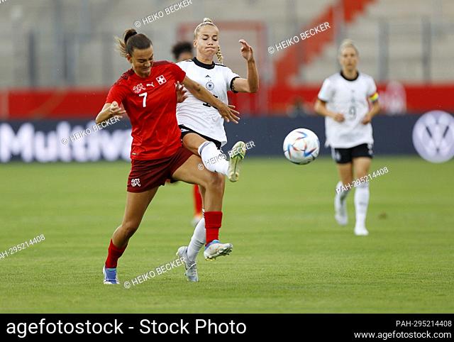 firo: June 24th, 2022, football: DFB national team, FB women, women Germany, test match Germany -Switzerland duels, Giulia Gwinn versus No