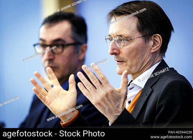 (RL) Karl Lauterbach, Federal Minister of Health, and Cem Oezdemir, Federal Minister of Agriculture and Nutrition, taken during a press conference on the topic...