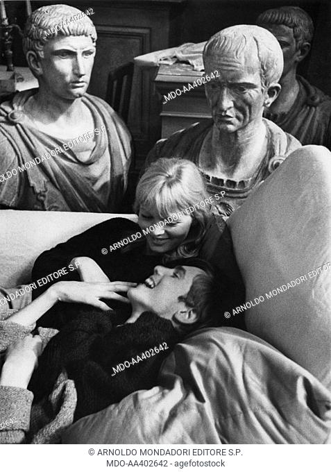 Nico and Ivenda Dobrzensky on the set of La dolce vita. German singer-songwriter and actress Nico (Christa Paeffgen) lying on a sofa with count Ivenda...