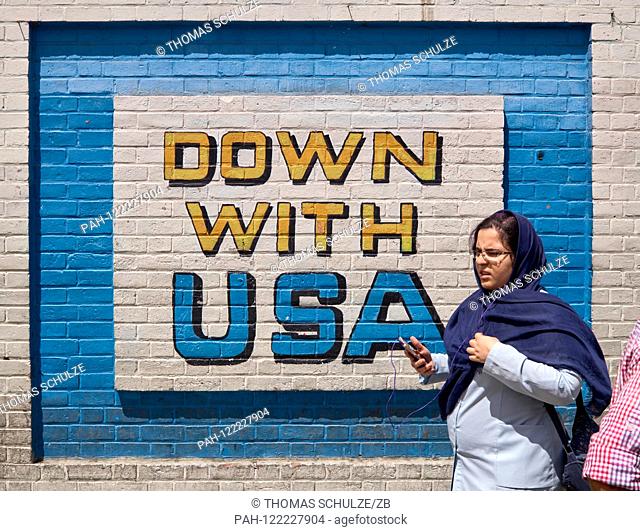 16.04.2017, Iran, Tehran: An anti-America mural ""Down with USA"" on the outer wall of the former US Embassy in the center of the Iranian capital Tehran