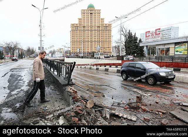 RUSSIA, DONETSK - DECEMBER 19, 2023: Cars move along Kiyevsky Prospekt Street damaged in shelling in the Kiyevsky neighbourhood. Dmitry Yagodkin/TASS