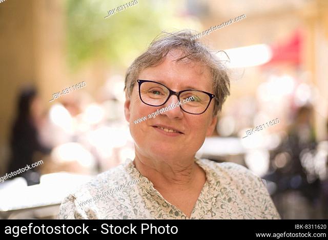 Elderly woman, best agers, portrait, bille, smiles, Aix-en-Provence, Bouches-du-Rhône, Provence-Alpes-Côte d'Azur, France, Europe
