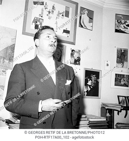 French actor Pierre Brasseur at home. c.1955 Photo Georges Rétif de la Bretonne