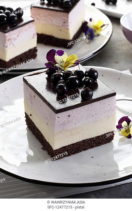 Currant slices topped with violets