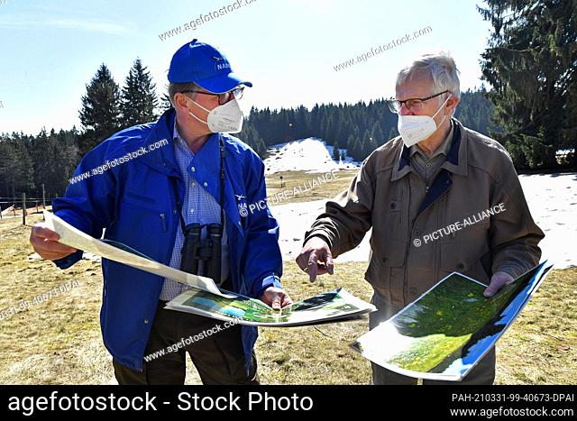 31 March 2021, Thuringia, Oberhof: Jörg-Andreas Krüger (l), President of the Nature and Biodiversity Conservation Union (NABU)