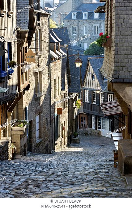 Cobbled street, Rue du Jerzual, Dinan, Cotes d'Armor, Brittany, France, Europe