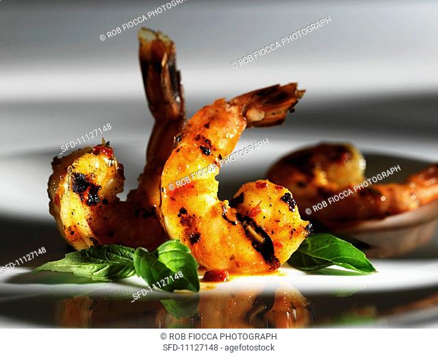 Grilled prawns with Thai basil