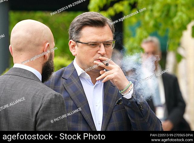 13 May 2022, Schleswig-Holstein, Weissenhäuser Strand: Dmytro Kuleba, Foreign Minister of Ukraine, smokes a cigar during a break in the talks at the summit of...