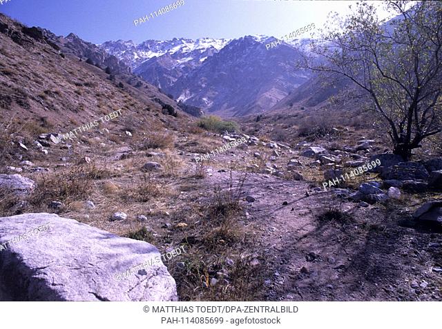 View into the foothills of the Western Tien Shan Mountains in Uzbekistan, analogue, undated image from October 1992. The Tien Shan Mountains cover a length of...
