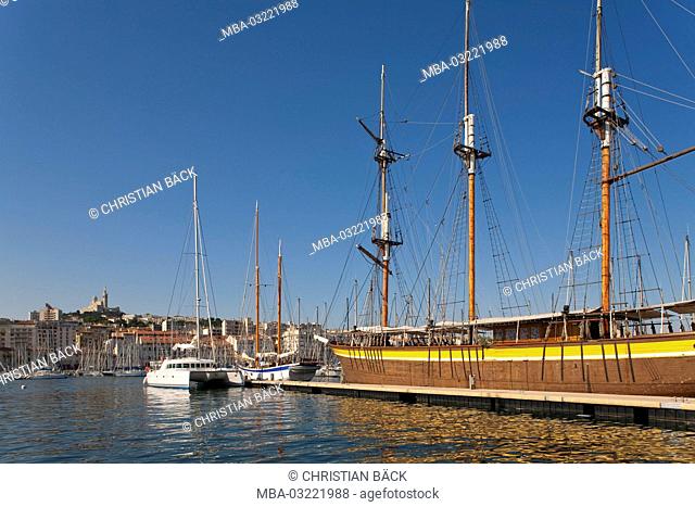 Yachtsman in the harbour, Marseille, Provence-Alpes-Cote d'Azur, Provence, France