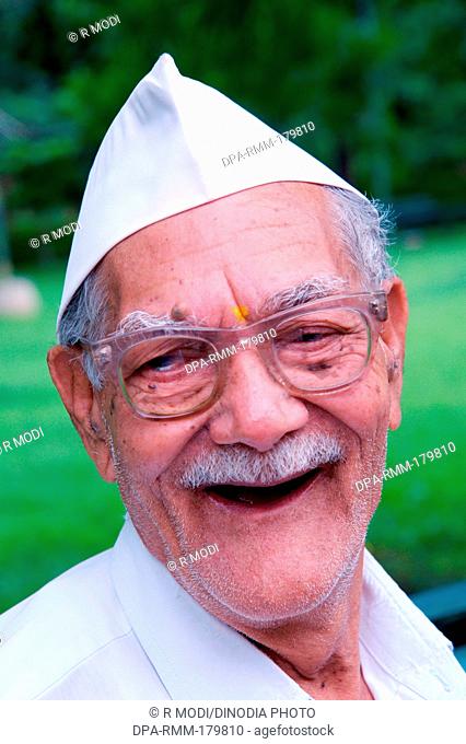 Indian Old Man Laughing with Gandhi Cap MR784M