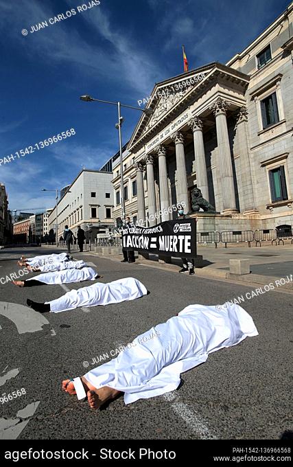 Madrid, Spain, 01/11/2020.- Extinction Rebellion exposes symbolic corpses in front of the Spanish Parliament in Madrid, coinciding with All Saints' Day