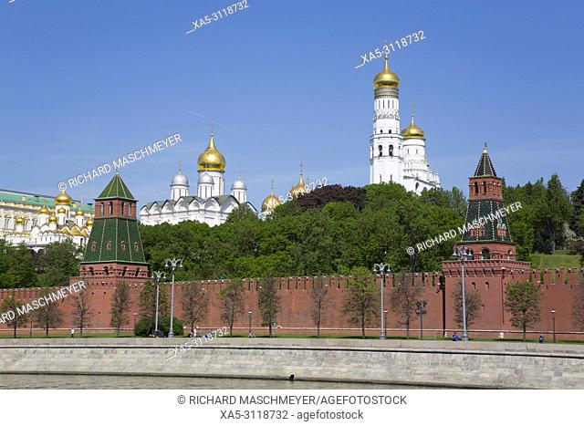 Ivan the Freat Bell Tower (right), Moscow River, Kremlin, UNESCO World Heritage Site, Moscow, Russia