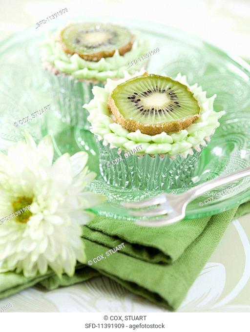 Cupcakes decorated with kiwis