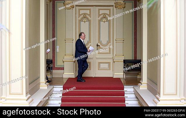 17 March 2020, Saxony-Anhalt, Magdeburg: Saxony-Anhalt's Prime Minister Reiner Haseloff (CDU) is running to a press conference in the State Chancellery