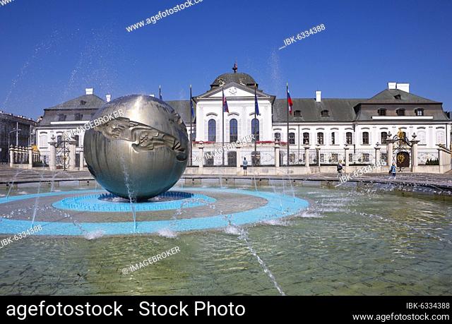 Hodžovo námestie fountain, Grassalkovich Palace, Residence Palace, Presidential Palace, Bratislava, Slovakia, Europe
