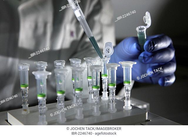 Kriminaltechnisches Institut, KTI, Forensic Science Institute, DNA analysis, trace carriers are examined for DNA evidence, police, Landeskriminalamt, LKA