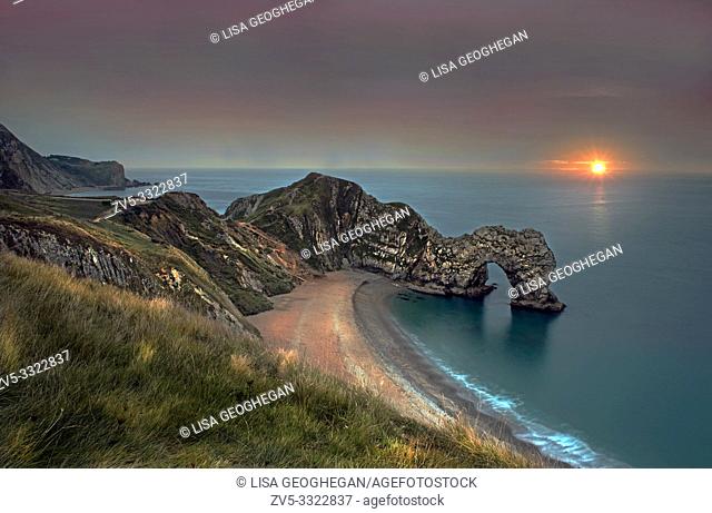 Sunrise at Durdle Door along the Jurassic Coast, Dorset, England, Uk, Gb