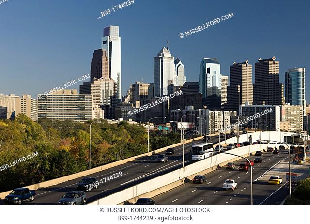 Route I-76 Schuylkill Expressway Schuylkill River Downtown Skyline Philadelphia Pennsylvania USA