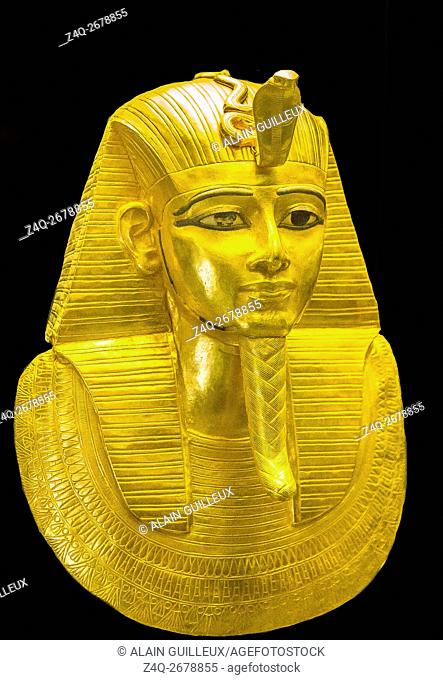 Egypt, Cairo, Egyptian Museum, jewellery found in the royal necropolis of Tanis, burial of the king Psusennes I : Gold mask covering the upper part of the mummy