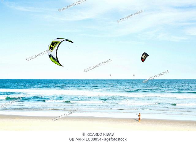 Kitesurf at Campeche Beach and Campeche Island in the background. Florianópolis, Santa Catarina, Brazil