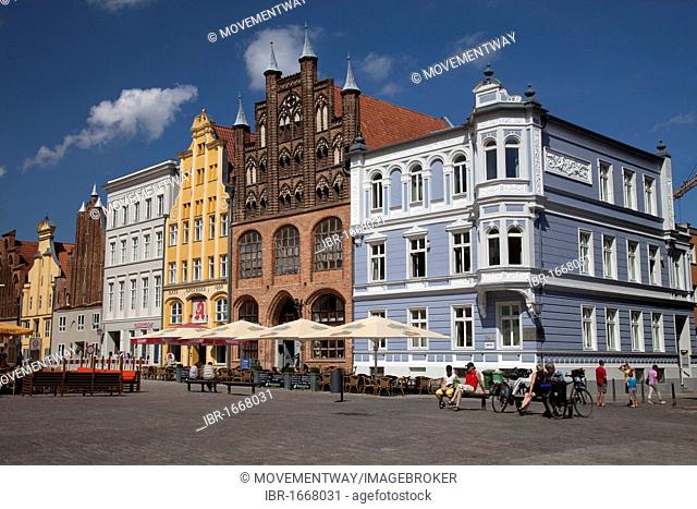 Alter Markt marketplace with Ratsapotheke pharmacy and Wulflamhaus building, Stralsund, Unesco World Heritage Site, Mecklenburg-Western Pomerania, Germany