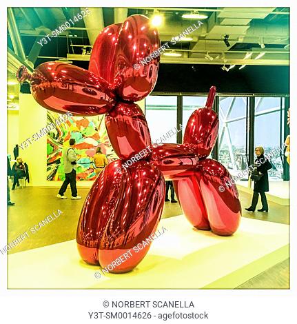 Europe, France, Paris. Jeff koons exhibition. Beaubourg center. ""The Balloon dog""
