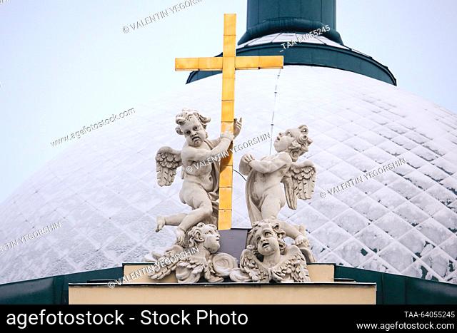 RUSSIA, ST PETERSBURG - OCTOBER 28, 2023: A view of a snow-covered cupola of the Roman Catholic Church of St Catherine. Valentin Yegorshin/TASS