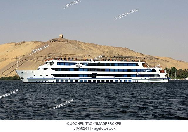 Cruising the Nile on board the Zahra between Aswan and Luxor, Egypt, Africa