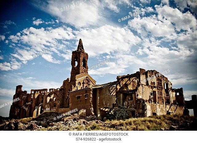 Ruinas en el pueblo antiguo de Belchite, Zaragoza, Spain