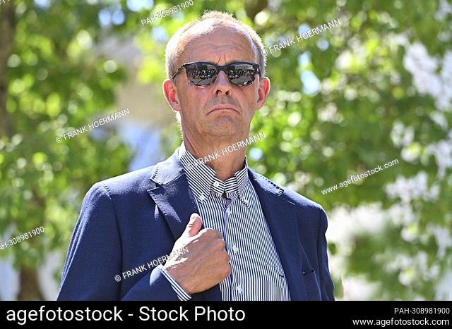 Friedrich MERZ with sunglasses, single image, cropped single motif, portrait, portrait, portrait. Prime Minister Dr. Markus Soeder visits the Isar 2 nuclear...