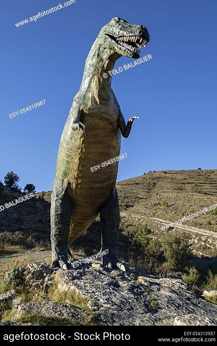 Tarbosaurio, Tarbosaurus bataar, reproduccion a tamaño natural, yacimiento de Valdecevillo, Enciso, La Rioja , Spain, Europe