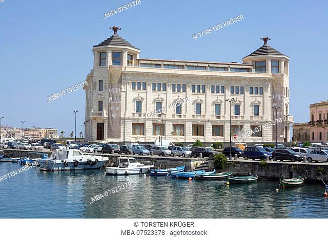 Old harbour, Ortega Palace Hotel, Ortygia, Ortigia, UNESCO World Heritage cultural site, Syracuse, Sicily, Italy, Europe