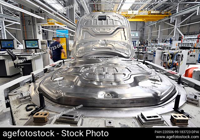 06 May 2022, Thuringia, Krauthausen: Tool parts for presses stand in a production hall at BMW's Eisenach plant. It is the company's largest toolmaking site in...