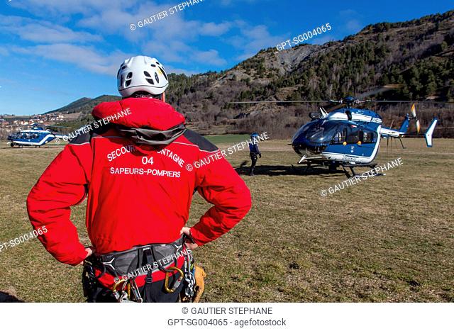 FIREFIGHTER FROM THE MOUNTAIN RESCUE GROUP AWAITING TRANSPORT TO THE SITE OF THE CRASH OF GERMANWINGS AIRLINE'S AIRBUS A320, LE VERNET, SEYNE LES ALPES (04)
