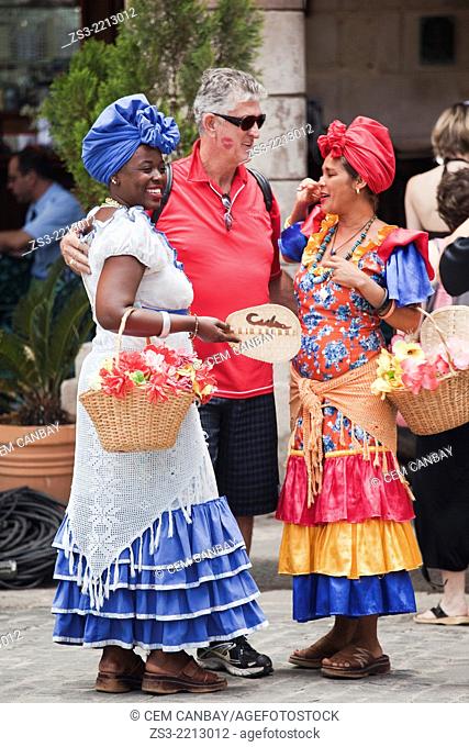 Street entertainers at Cathedral Square, Plaza de la Catedral, Havana Vieja, Havana, Cuba, West Indies, Central America