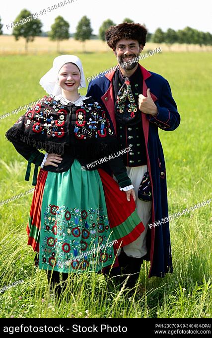 09 July 2023, Saxony, Crostwitz: Nikita Maria Einwag and Erik Lorite-Schmitt from Erlangen stand on the sidelines of the procession for the 14th International...