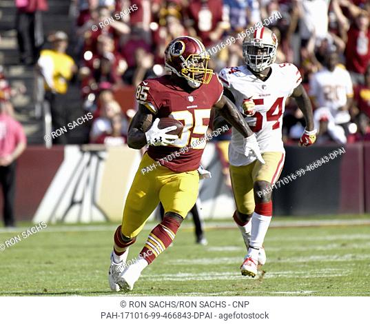 Washington Redskins tight end Vernon Davis (85) runs for a long gain after a reception in the fourth quarter against the San Francisco 49ers at FedEx Field in...