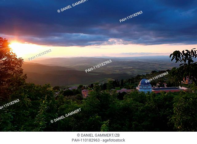 06/29/2018, Italy, Radicofani: View from a terrace in the village of Montalcino over the Orcia valley in Tuscany in Italy