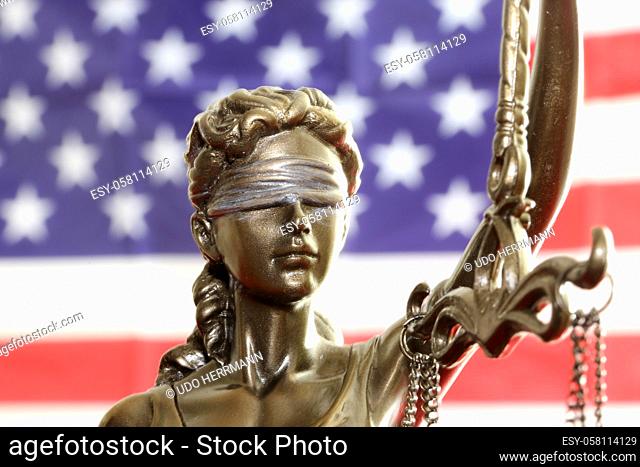 Symbol image: Justitia in front of a USA flag