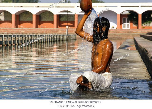 Holy man taking bath in the tank of Kurukshetra, the place of the battle of Mahabharatha, Kurukshettra, Haryana, India, Asia