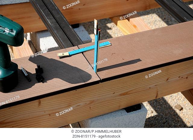 Holzterrasse bauen, building a wooden deck, Dehnungsfugen einhalten