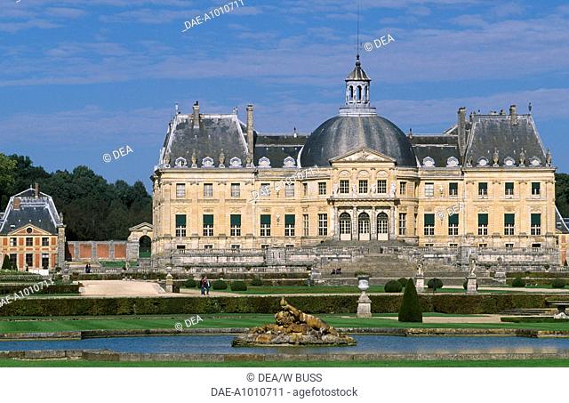 View of Chateau of Vaux-le-Vicomte from the park, 1656-1661, palace by Louis Le Vau (1612-1670), gardens by Andre Le Notre (1613-1700), Melun, Ile-de-France