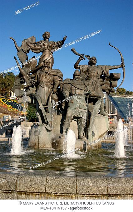 View of a fountain in Independence Square (Maidan Nezalezhnosti) with a monument to the legendary founders of the city of Kiev, the three brothers Kyi (also Kiy