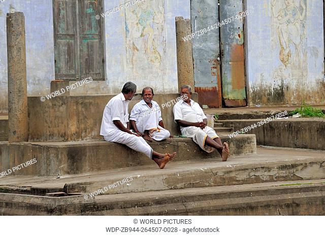 three men dressed in white talking, Nataraja Temple, Chidambaram, Tamil Nadu, India