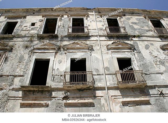 Italy, Calabria, Tropea, residence, facade, detail, broken, damages house house-ruin, ruin, uninhabited, South-Italy leaves house-facade unkempt